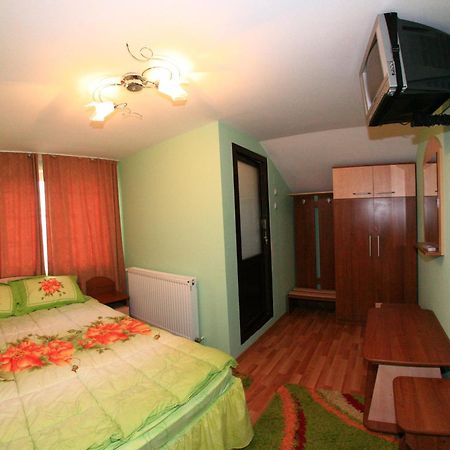 Pensiunea Valea Ursului Campulung Room photo