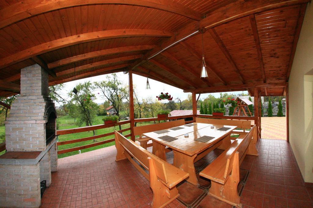 Pensiunea Valea Ursului Campulung Exterior photo